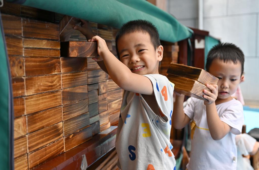 ?？冢菏钇谕泄転楹⒆?ldquo;托&rdquo;起精彩假期