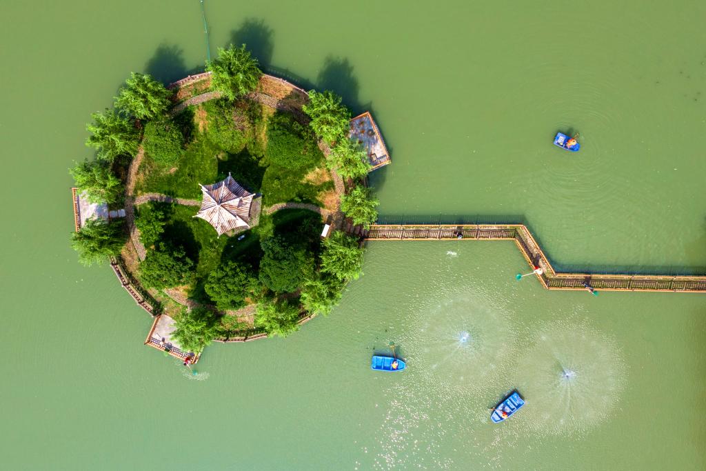 視&middot;覺(jué)丨浙江長(cháng)興：巡河護水美生態(tài)