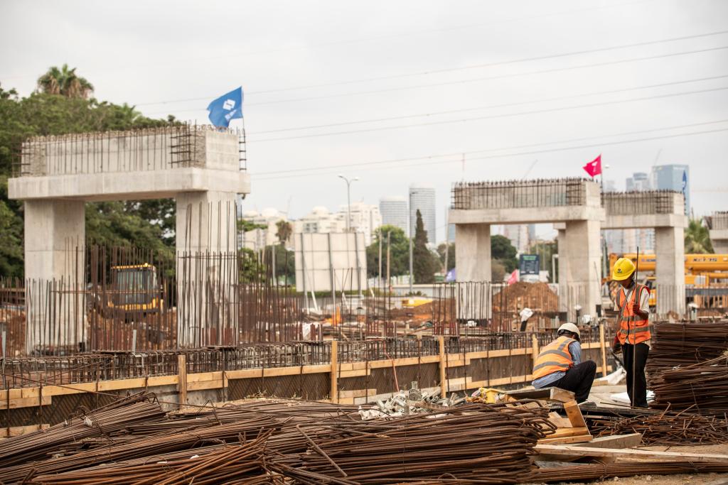 高溫下，特拉維夫輕軌建設正酣