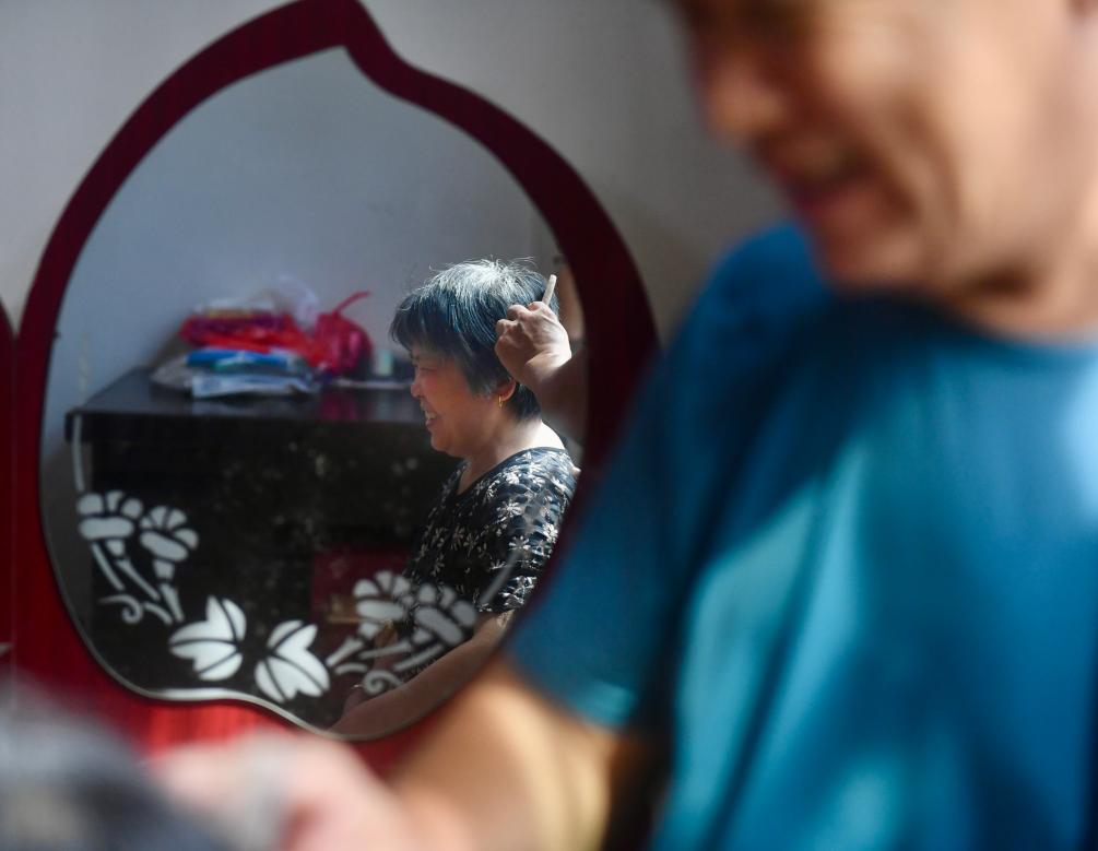 20年光陰，他的陪伴&ldquo;點(diǎn)亮&rdquo;她的黑色世界