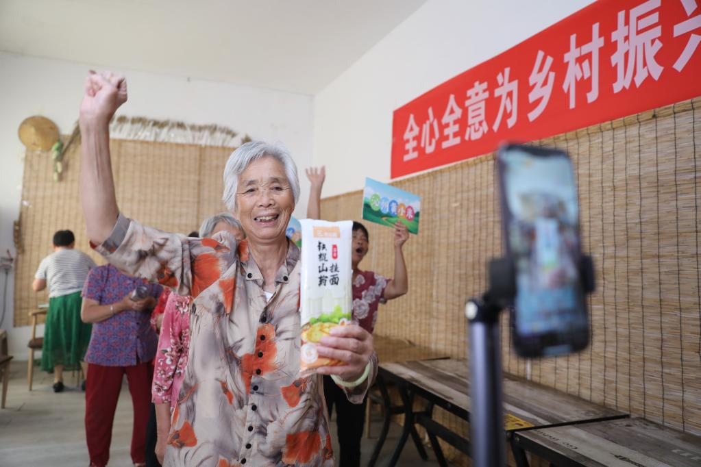 河南溫縣：&ldquo;銀發(fā)直播團&rdquo;帶&ldquo;火&rdquo;農特產(chǎn)品