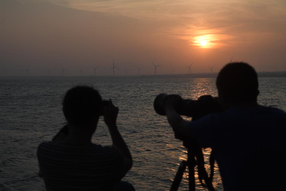 河北懷來(lái)：官廳水庫落日美