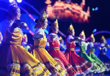 廣場(chǎng)舞大會(huì )展風(fēng)采