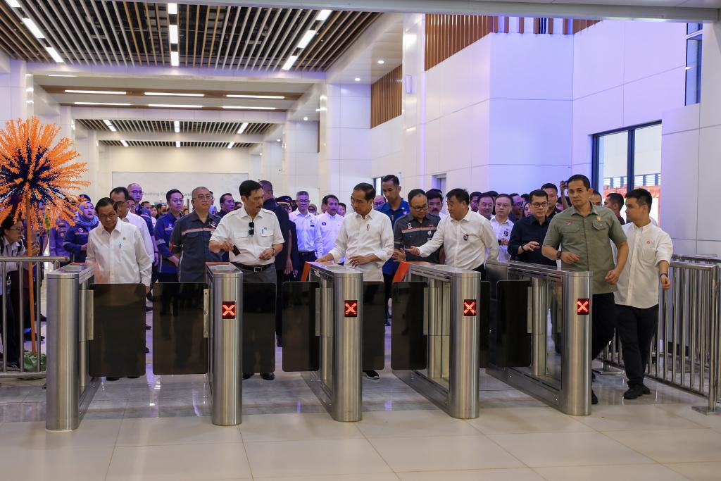 印尼總統首乘雅萬(wàn)高鐵：很平穩、很舒適