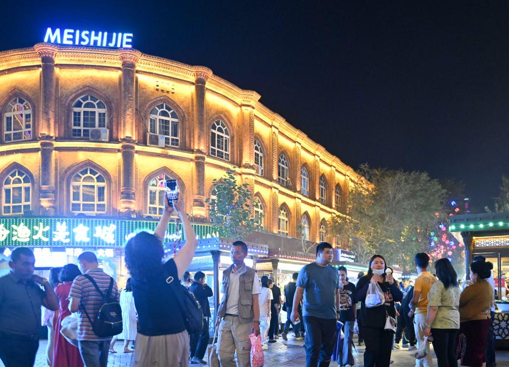 高質(zhì)量發(fā)展調研行丨新疆喀什：發(fā)展&ldquo;夜經(jīng)濟&rdquo; 激發(fā)消費活力