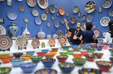 第二十四屆唐山中國陶瓷博覽會(huì )開(kāi)幕