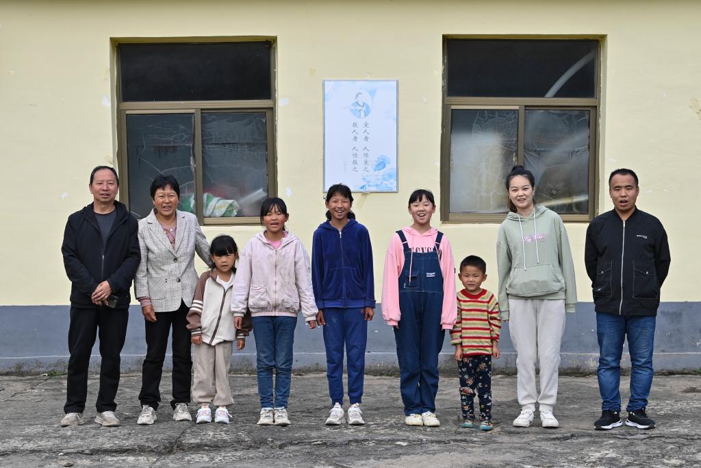 改革故事｜&ldquo;麻雀小學(xué)&rdquo;領(lǐng)頭雁：36年堅守見(jiàn)證鄉村教育巨變