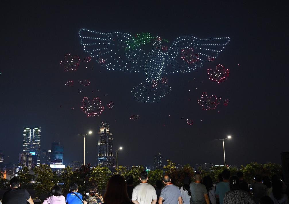 無(wú)人機香江璀璨慶&ldquo;雙節&rdquo;