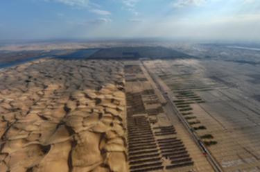 內蒙古達拉特旗：金沙如海翻&ldquo;藍浪&rdquo;