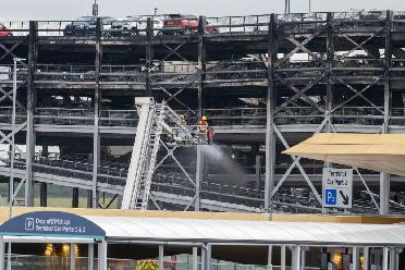 英國盧頓機場(chǎng)停車(chē)場(chǎng)發(fā)生火災 所有航班暫停