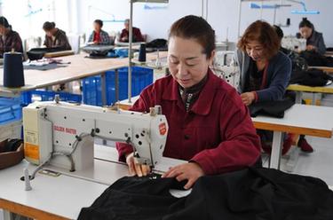 河北康保：鄉村&ldquo;微工廠(chǎng)&rdquo;促就業(yè)助振興