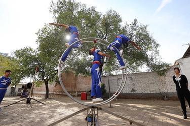 &ldquo;雜技之鄉&rdquo;特色雜技小院練功忙