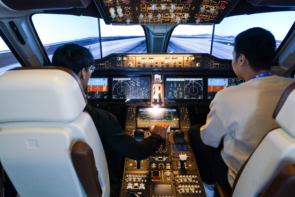 新華全媒+丨看得見(jiàn)、摸得著(zhù)、可互動(dòng)&mdash;&mdash;在科普產(chǎn)品博覽會(huì )上感受科技魅力