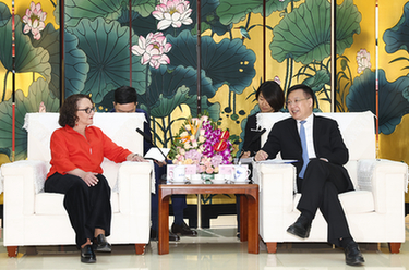 傅華會(huì )見(jiàn)歐洲新聞圖片社社長(cháng)