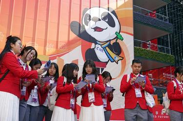 第六屆進(jìn)博會(huì )志愿者在&ldquo;四葉草&rdquo;展開(kāi)實(shí)訓