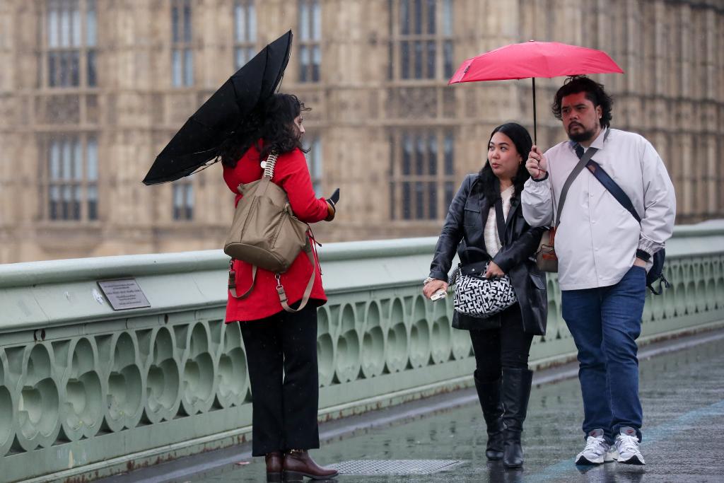 風(fēng)暴&ldquo;夏蘭&rdquo;襲擊英國