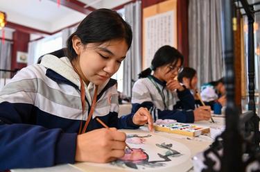 四季看新疆之走進(jìn)口岸看新疆｜江西教育援疆：打造&ldquo;紅杜鵑&rdquo;紅色文化育人品牌 拓寬育人渠道