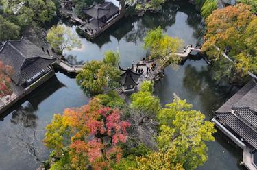 蘇州拙政園：色彩斑斕引客來(lái)