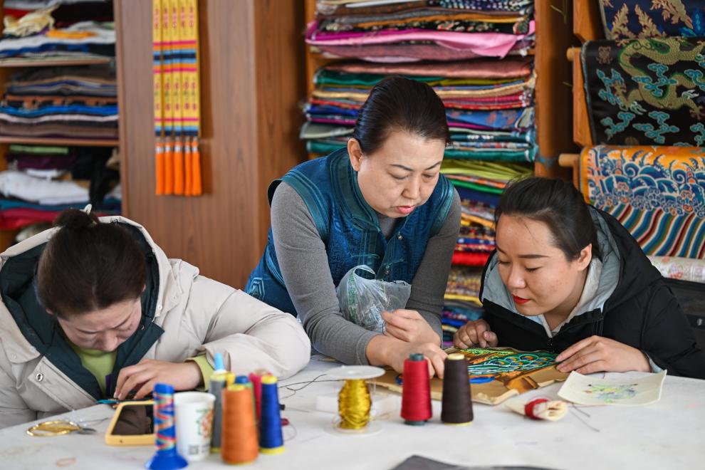 內蒙古阿拉善：蒙古族唐卡帶動(dòng)農牧民增收