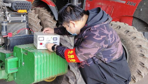 希望的田野上，有他們奔忙的身影