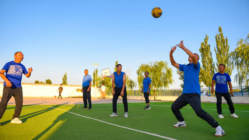 騎馬、放羊、打排球&hellip;&hellip;這些牧民的&ldquo;日常操作&rdquo;贏(yíng)了