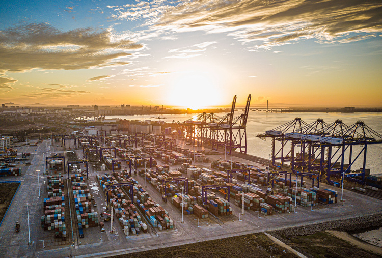 鐘華論：彪炳史冊的偉大成就，堅如磐石的中流砥柱