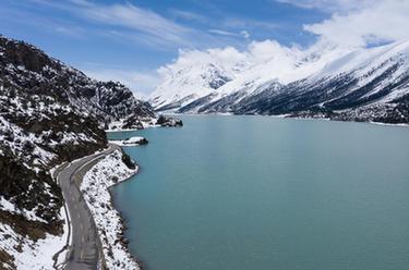 西藏:鳥(niǎo)瞰冰雪然烏湖