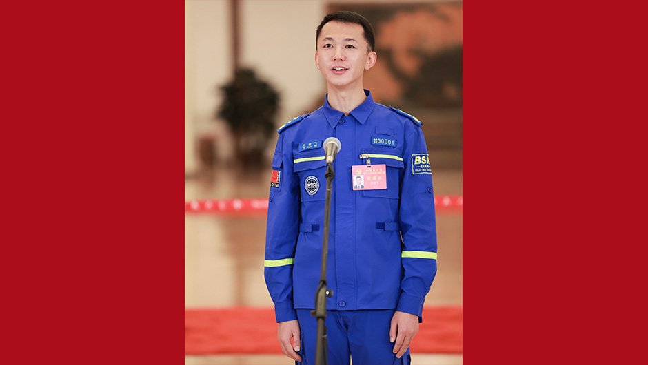 於若飛代表接受采訪(fǎng)