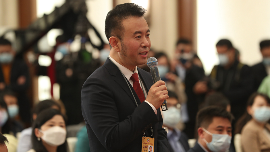 記者在現場(chǎng)提問(wèn)