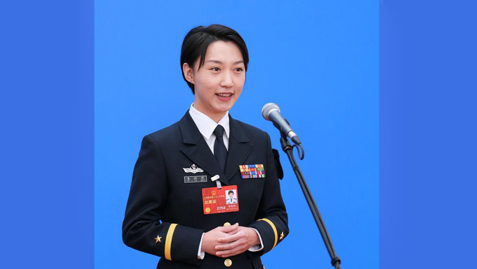 全國人大代表朱悅萌接受媒體采訪(fǎng)