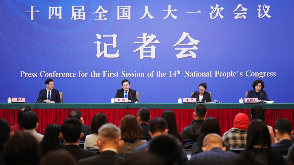 外交部長(cháng)秦剛回答中外記者提問(wèn)