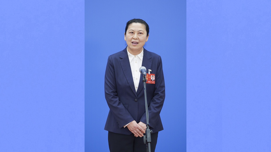 全國人大代表馮丹接受媒體采訪(fǎng)