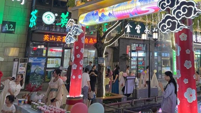 &ldquo;鬧&rdquo;中有序、提振消費信心&mdash;&mdash;湖北黃岡東坡夜市見(jiàn)聞