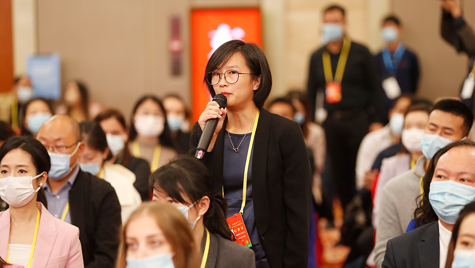 美國消費者新聞與商業(yè)頻道記者提問(wèn)