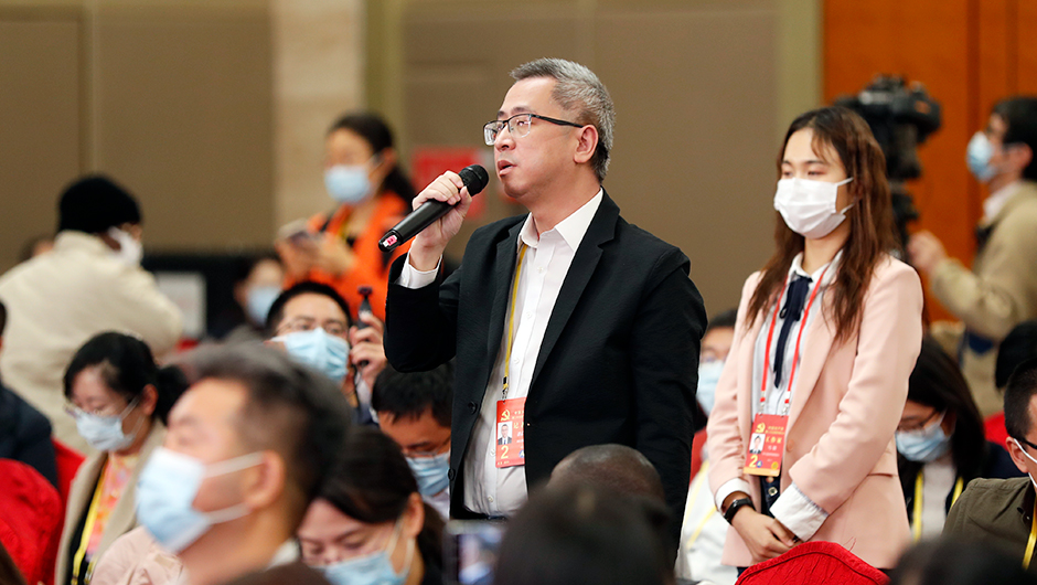 新民晚報記者提問(wèn)