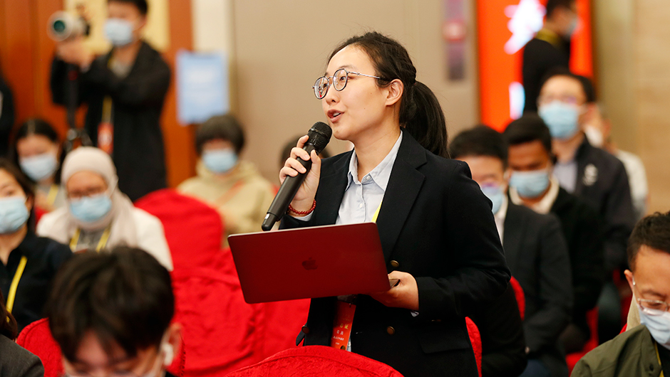 北京青年報記者提問(wèn)