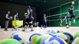 古稀之年，他用熱愛(ài)拉長(cháng)排球生涯