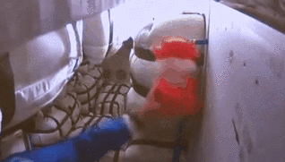 準備提貨 神舟十三號航天員順利進(jìn)入天舟三號：航天員核對整理天舟三號貨運飛船內物品