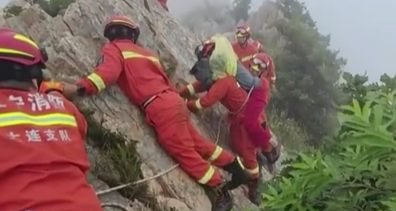 遼寧大連：登山者摔傷被困 救援堪比&ldquo;極限運動(dòng)&rdquo;