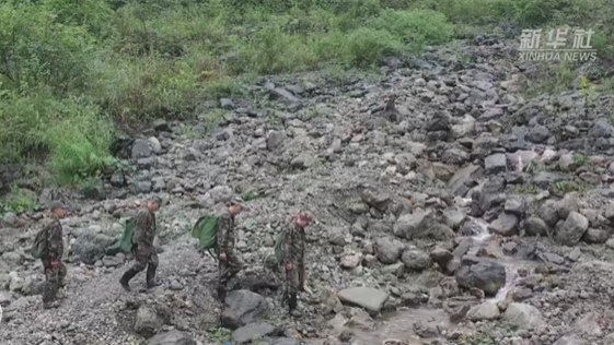 雪山腳下有群&ldquo;草上飛&rdquo;