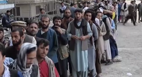 阿富汗：美國制裁導致銀行現金短缺 民眾取錢(qián)難