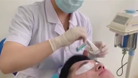 &ldquo;刷酸換膚&rdquo;有門(mén)檻 當心美容變毀容