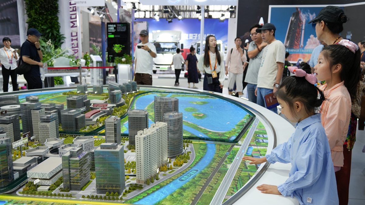 新華全媒＋丨2025年服貿會(huì )迎來(lái)公眾開(kāi)放日