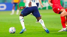 不為人知的細節&mdash;&mdash;好好的足球襪為啥剪破洞？